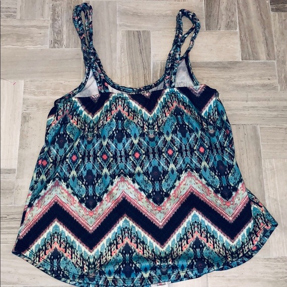 Buckle patterned tank ☀️ - Picture 2 of 3